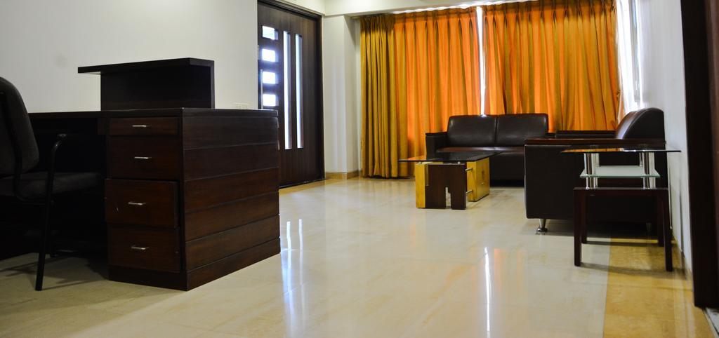 Hotel Platinum Residency Ahmadabad Zewnętrze zdjęcie