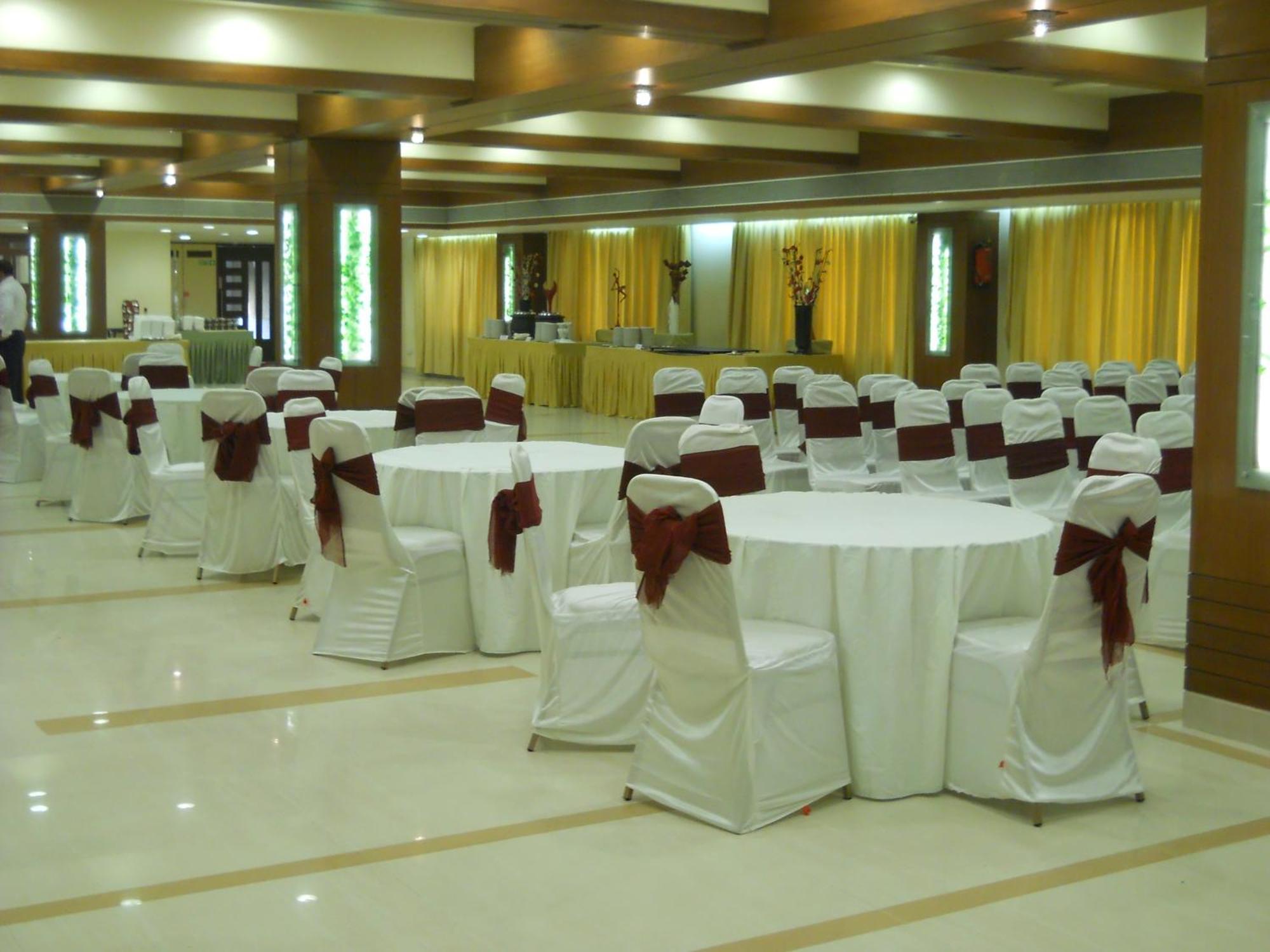 Hotel Platinum Residency Ahmadabad Zewnętrze zdjęcie