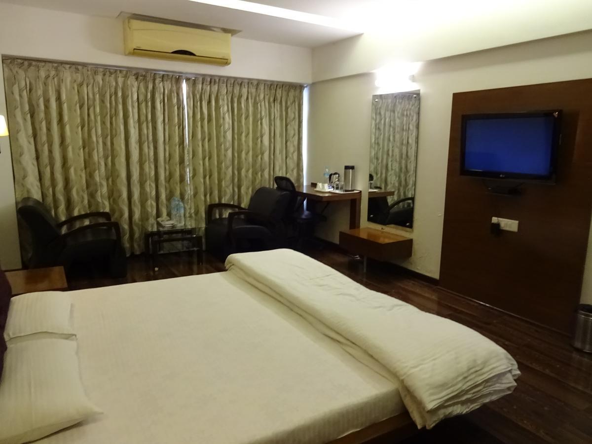 Hotel Platinum Residency Ahmadabad Zewnętrze zdjęcie