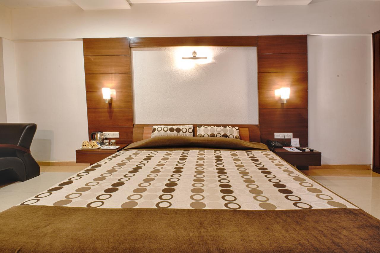 Hotel Platinum Residency Ahmadabad Zewnętrze zdjęcie