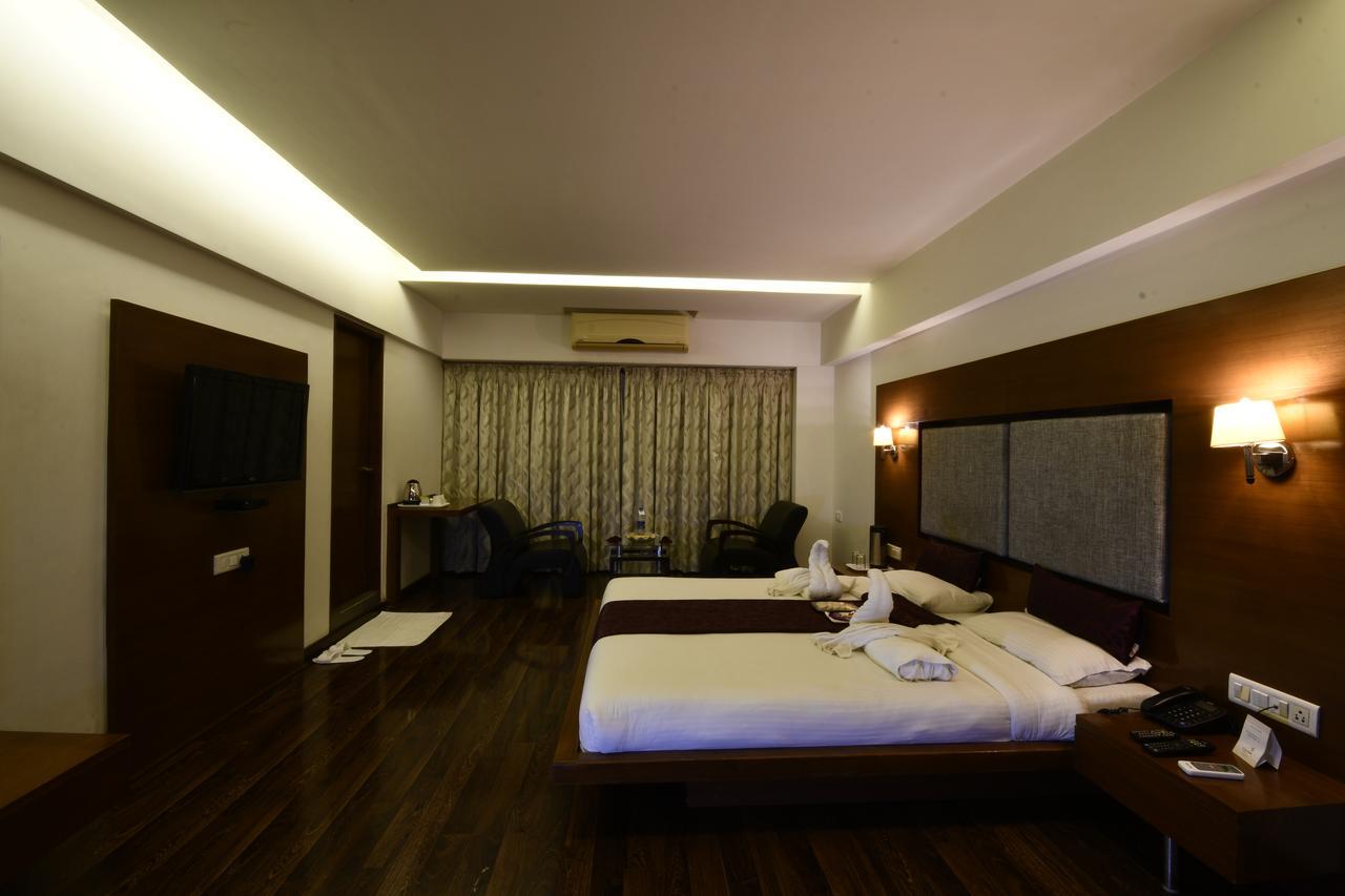 Hotel Platinum Residency Ahmadabad Zewnętrze zdjęcie