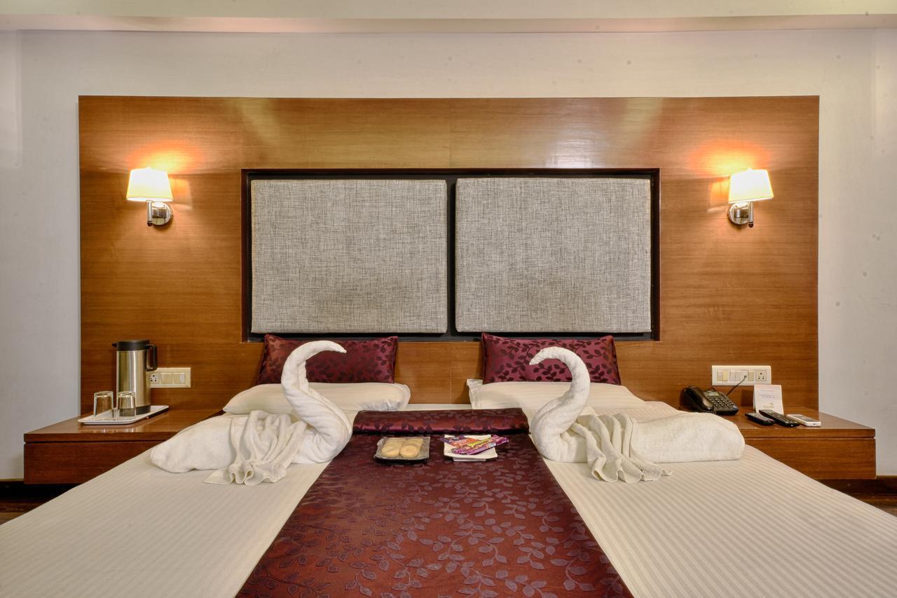 Hotel Platinum Residency Ahmadabad Zewnętrze zdjęcie