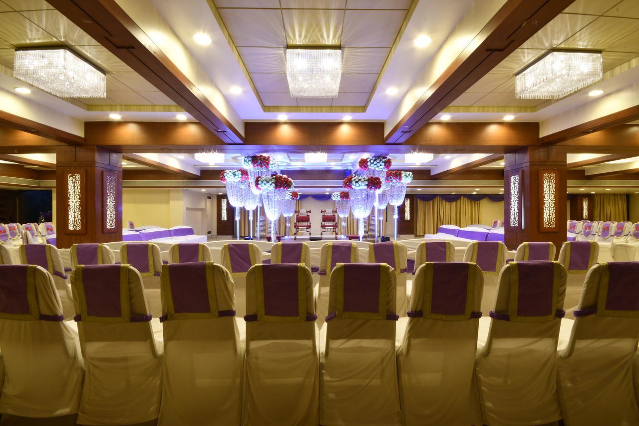 Hotel Platinum Residency Ahmadabad Zewnętrze zdjęcie